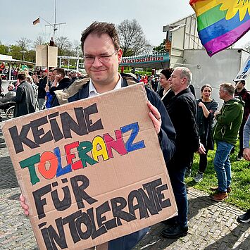 Keine Toleranz für Intoleranz! ✊🪧

Heute fand am Barßeler Hafen erneut eine Kundgebung des Bündnisses gegen...